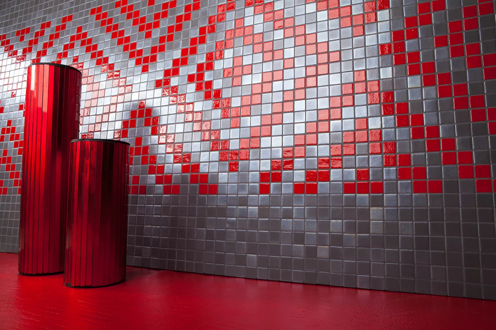 4 квадрата плитки. Мозаика видрепур. Керама Марацци мозаика красная плитка. Мозаика на стену. Мозаика в современном интерьере.